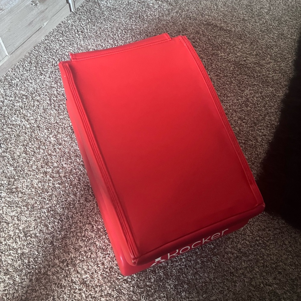 Super Mario Gaming Chair - Picture 2 of 5
